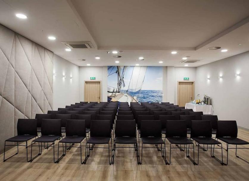 Ruang konferensi Foto