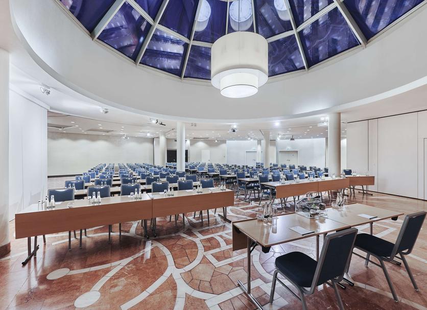 Ruang konferensi Foto