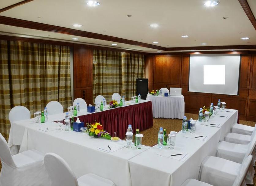 Ruang konferensi Foto