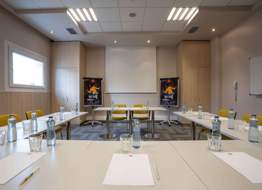 Ruang konferensi Foto