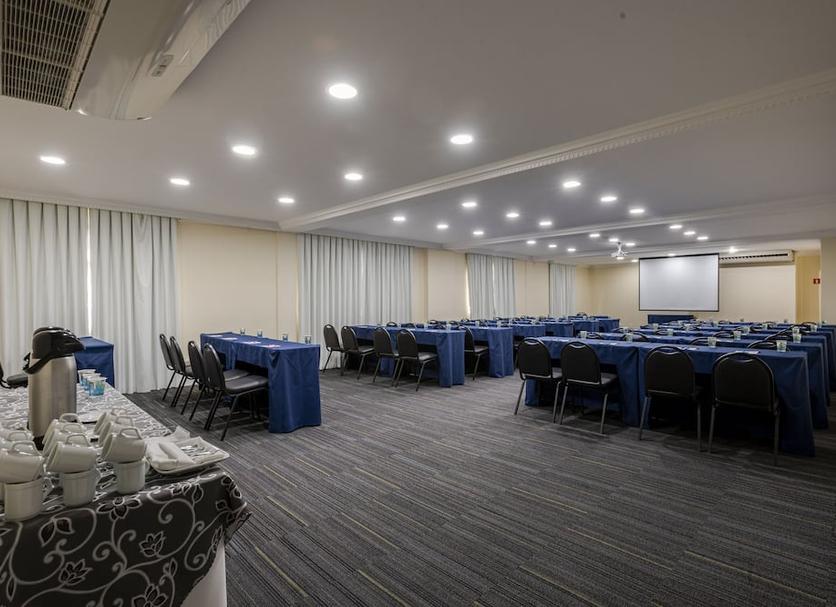 Ruang konferensi Foto