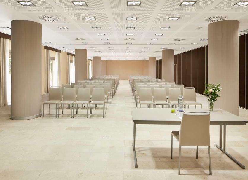 Ruang konferensi Foto