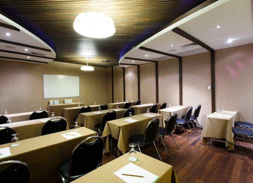 Ruang konferensi Foto