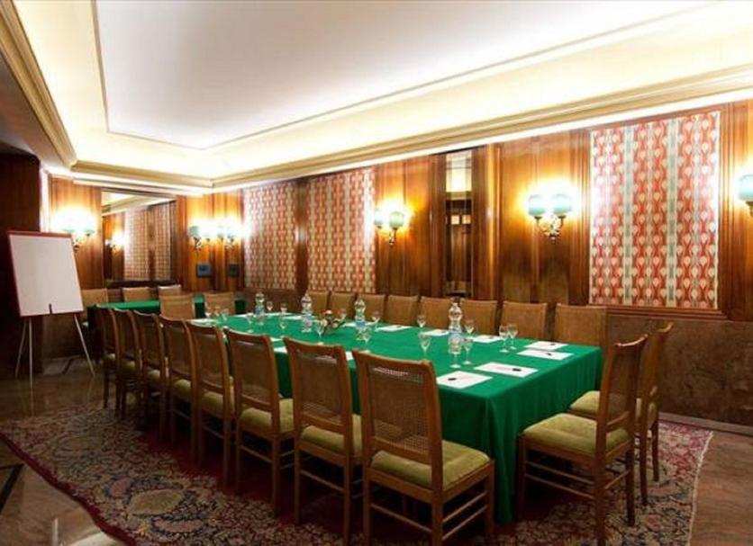 Ruang konferensi Foto