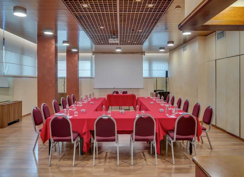Ruang konferensi Foto