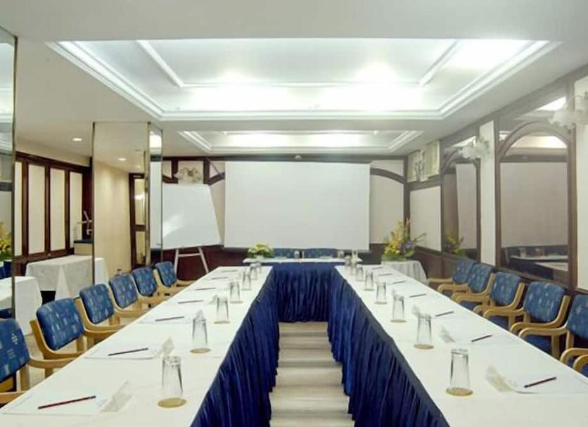 Ruang konferensi Foto