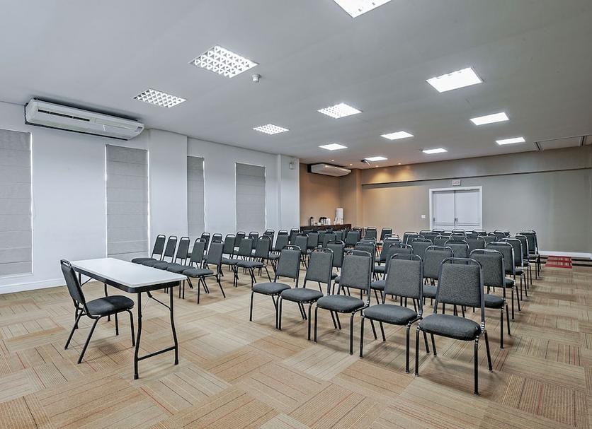 Ruang konferensi Foto
