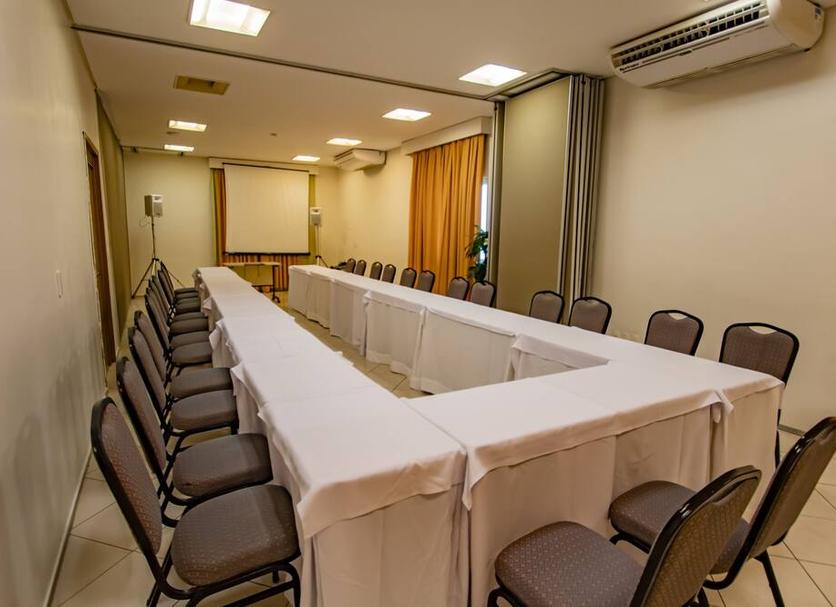 Ruang konferensi Foto