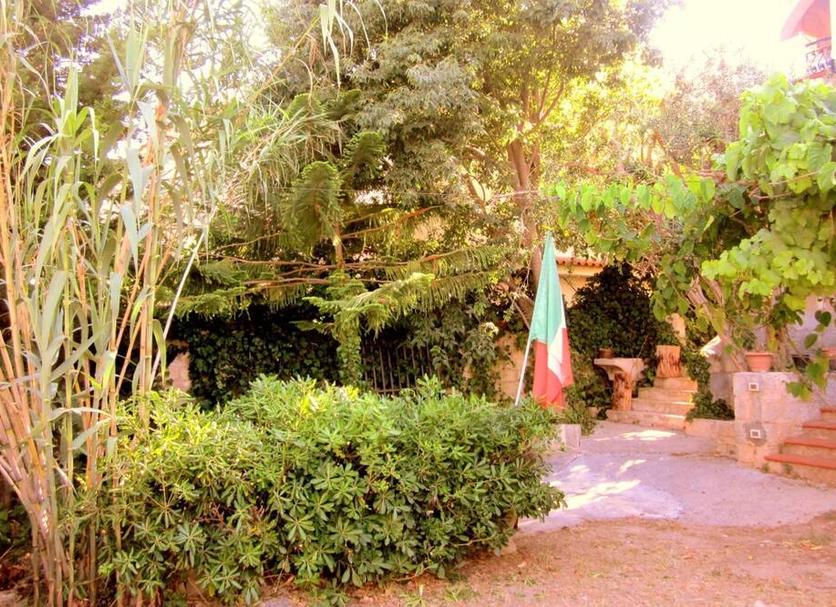 Pemandangan luar Foto