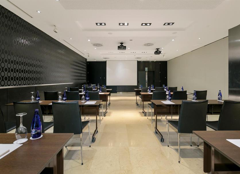 Ruang konferensi Foto