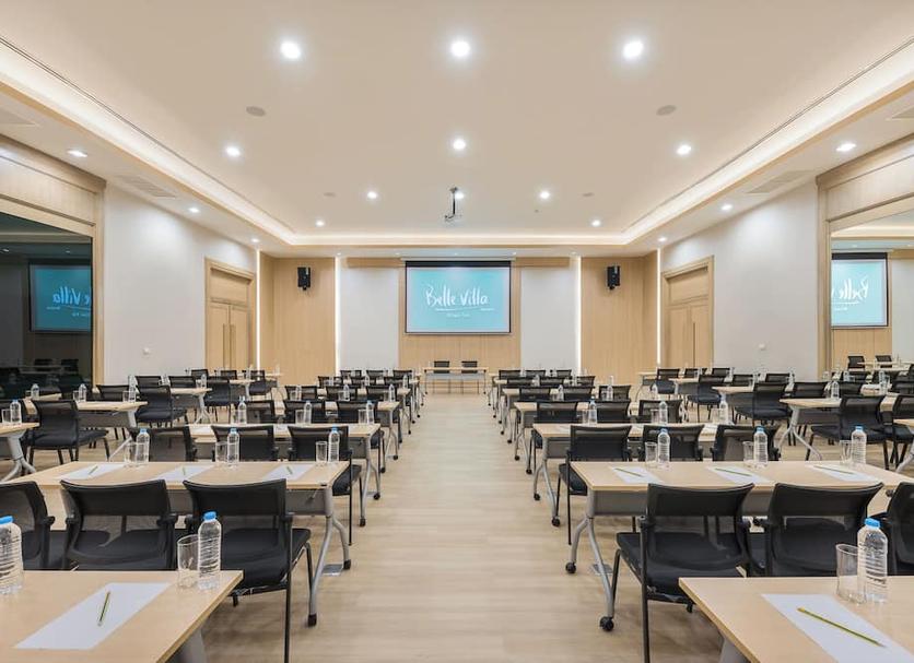 Ruang konferensi Foto