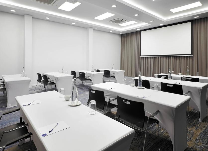 Ruang konferensi Foto