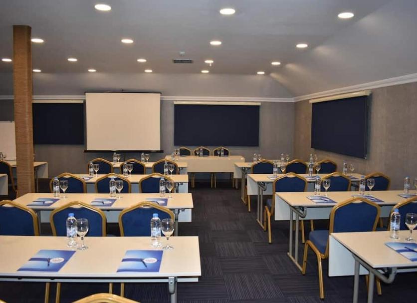 Ruang konferensi Foto