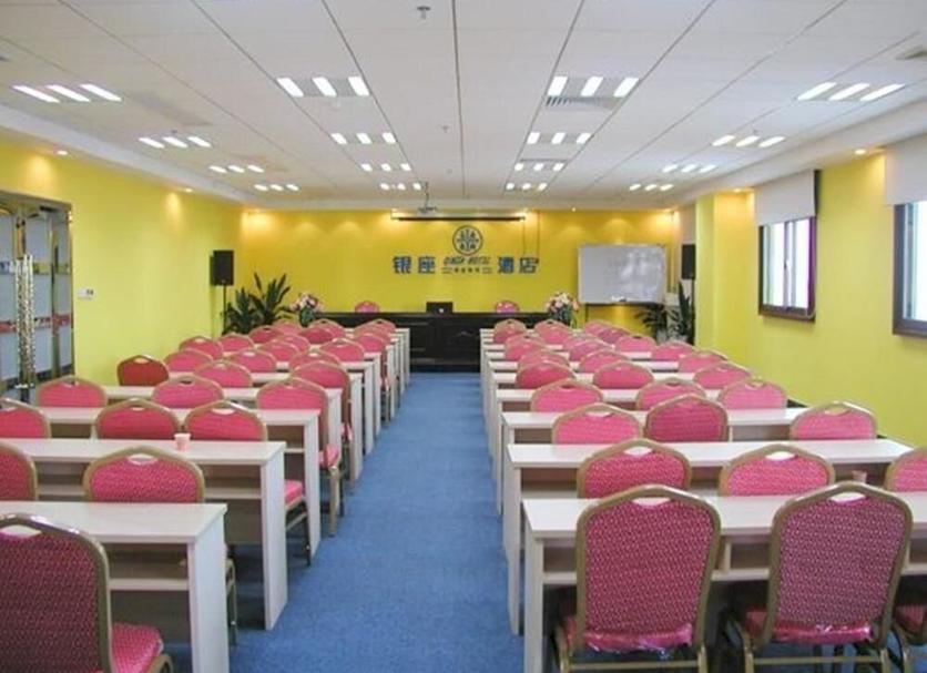 Ruang konferensi Foto