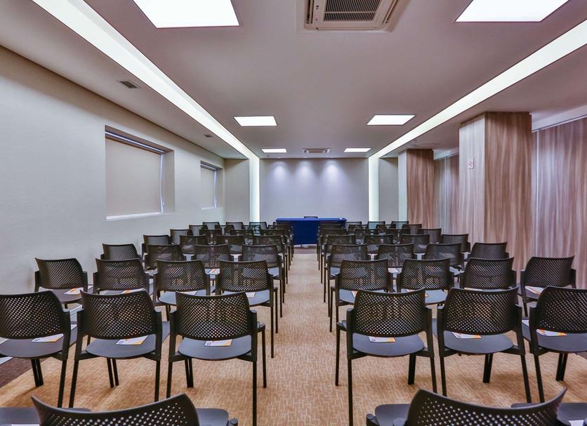 Ruang konferensi Foto