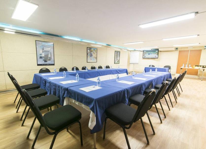 Ruang konferensi Foto