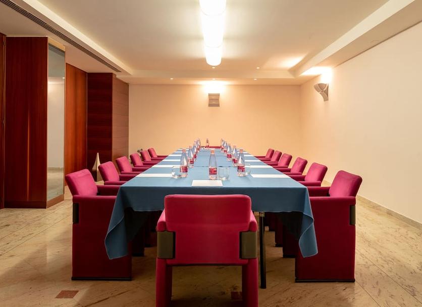 Ruang konferensi Foto