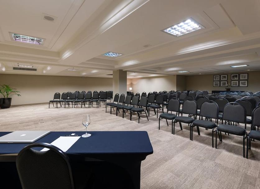 Ruang konferensi Foto