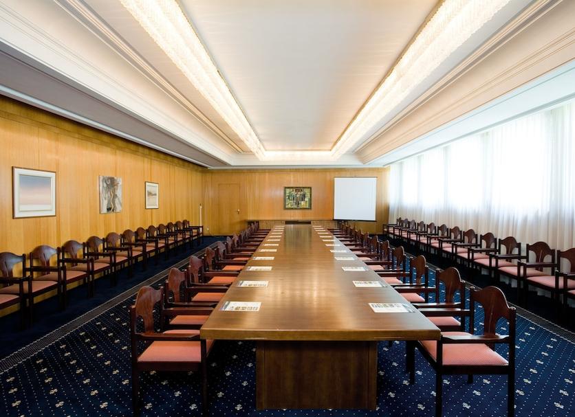 Ruang konferensi Foto
