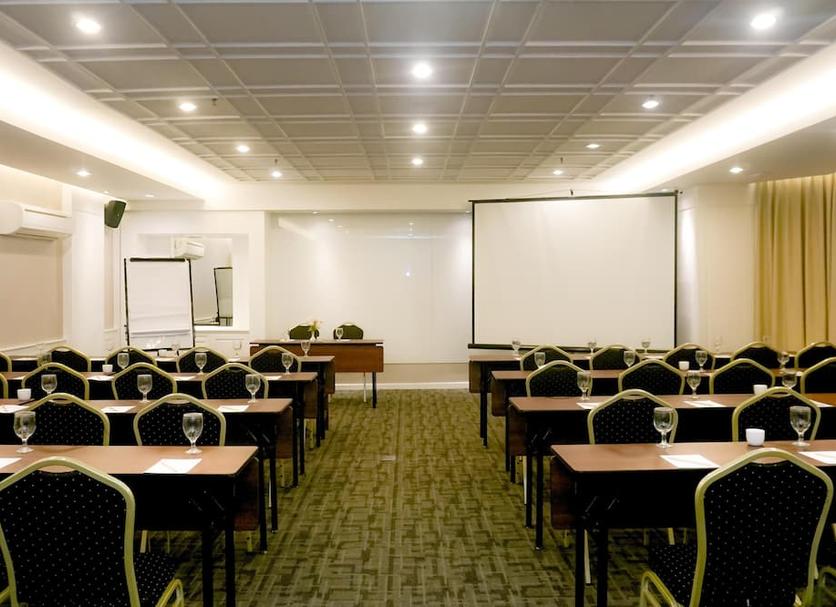 Ruang konferensi Foto