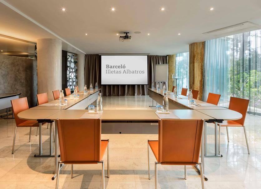Ruang konferensi Foto