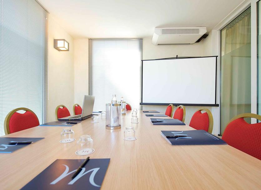 Ruang konferensi Foto