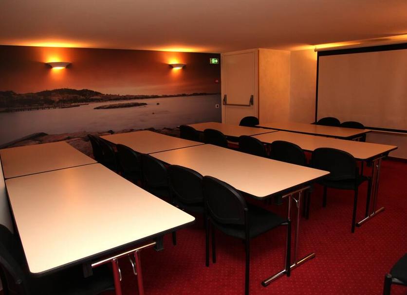 Ruang konferensi Foto
