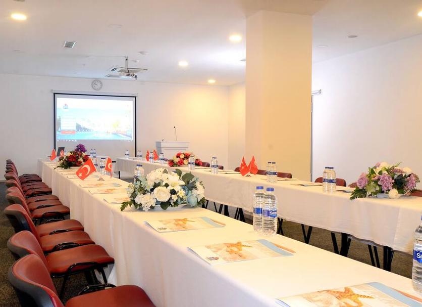 Ruang konferensi Foto