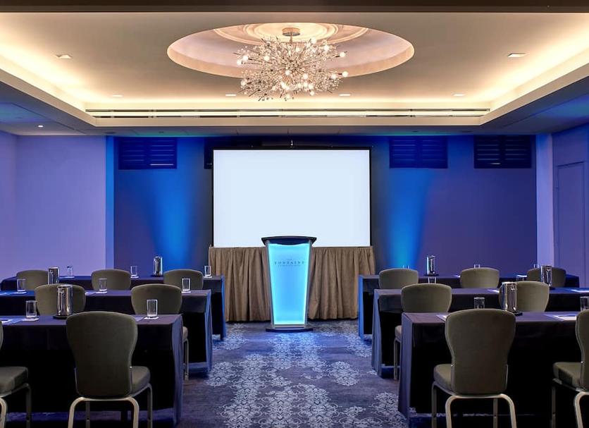 Ruang konferensi Foto
