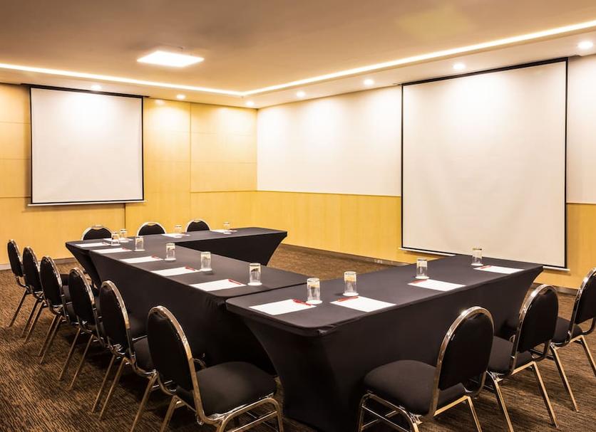 Ruang konferensi Foto