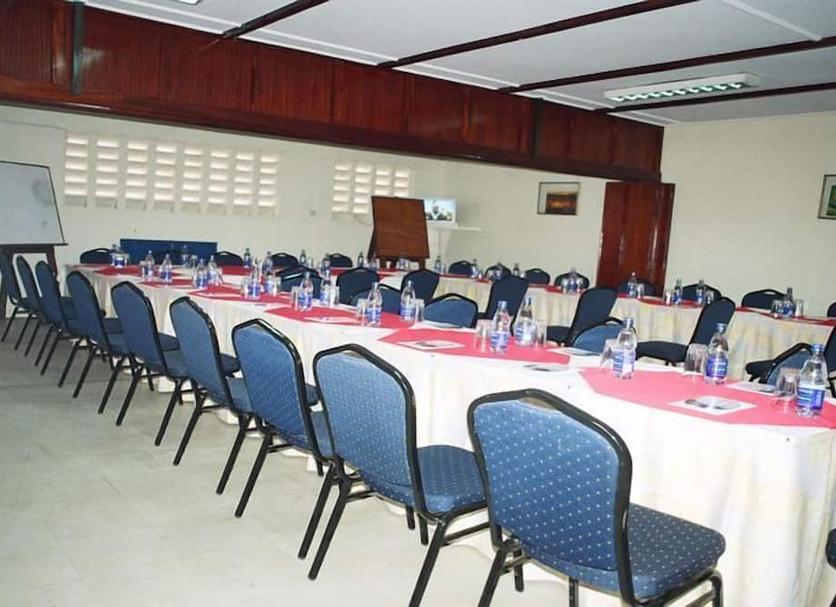 Ruang konferensi Foto