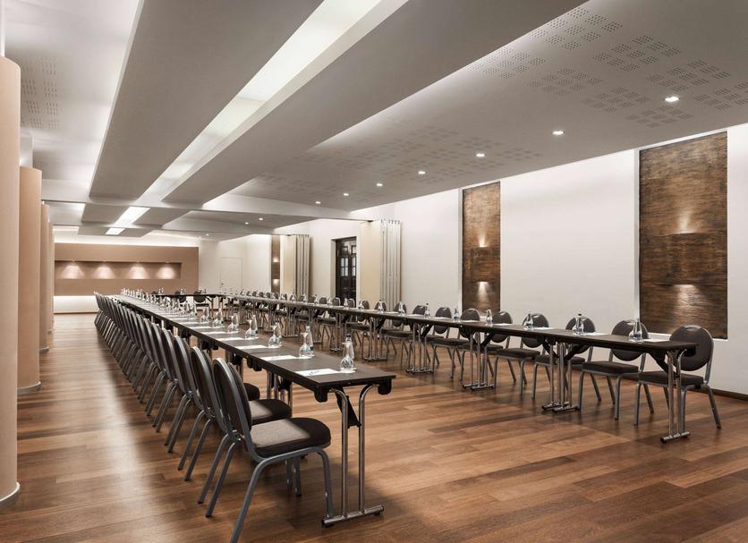 Ruang konferensi Foto