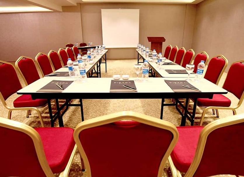 Ruang konferensi Foto