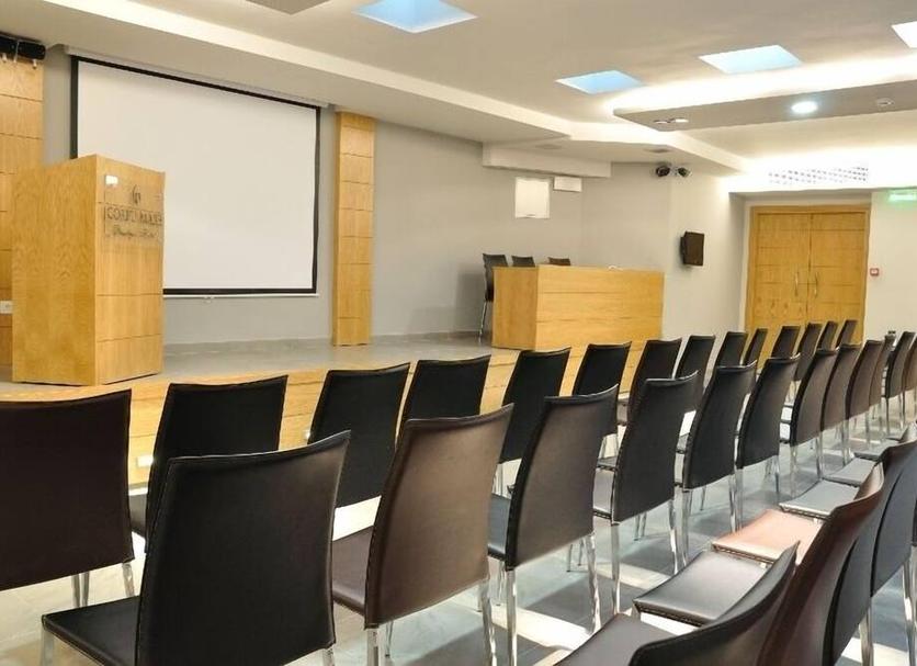 Ruang konferensi Foto