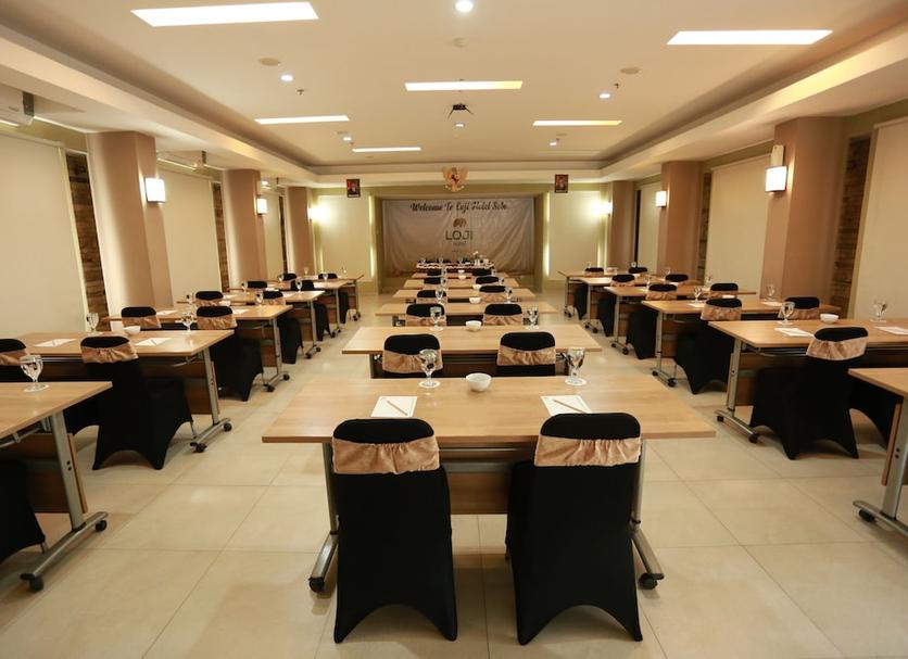 Ruang konferensi Foto