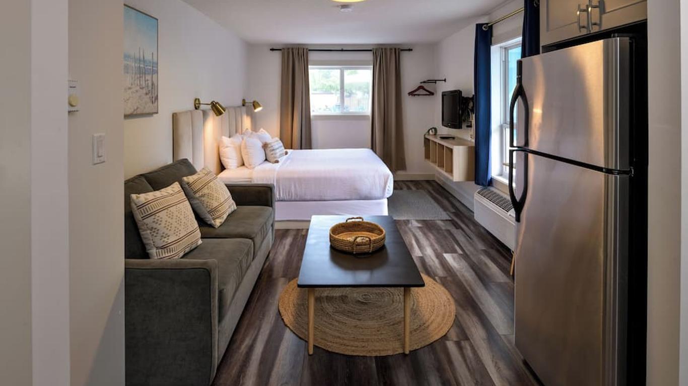 Lakeside Villa Inn & Suites