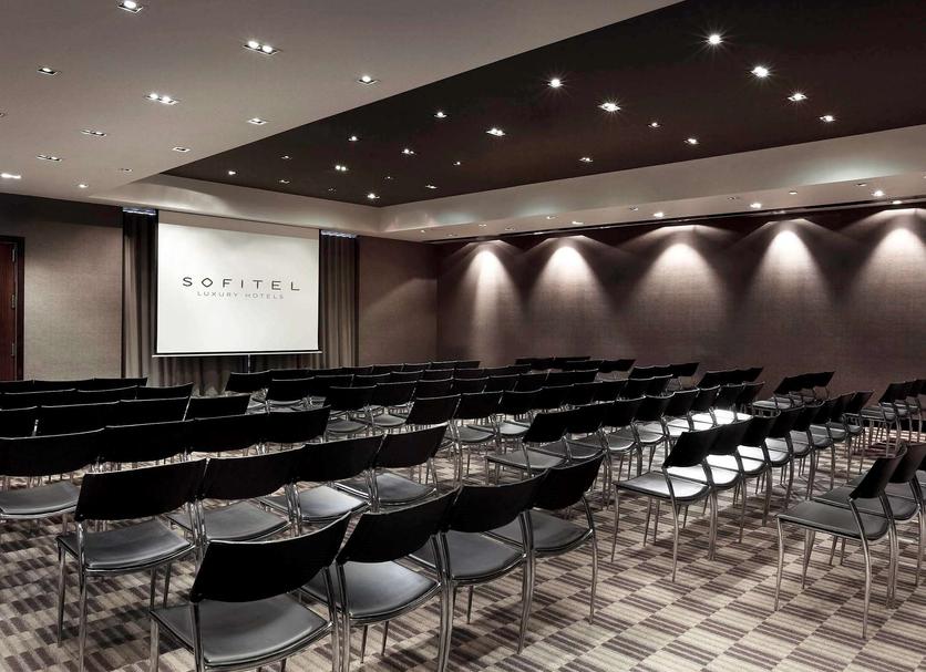 Ruang konferensi Foto