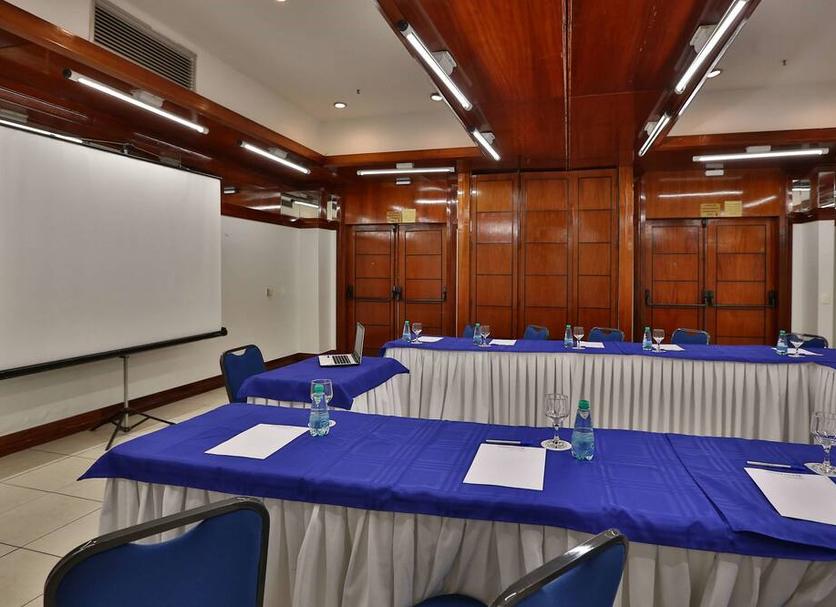 Ruang konferensi Foto