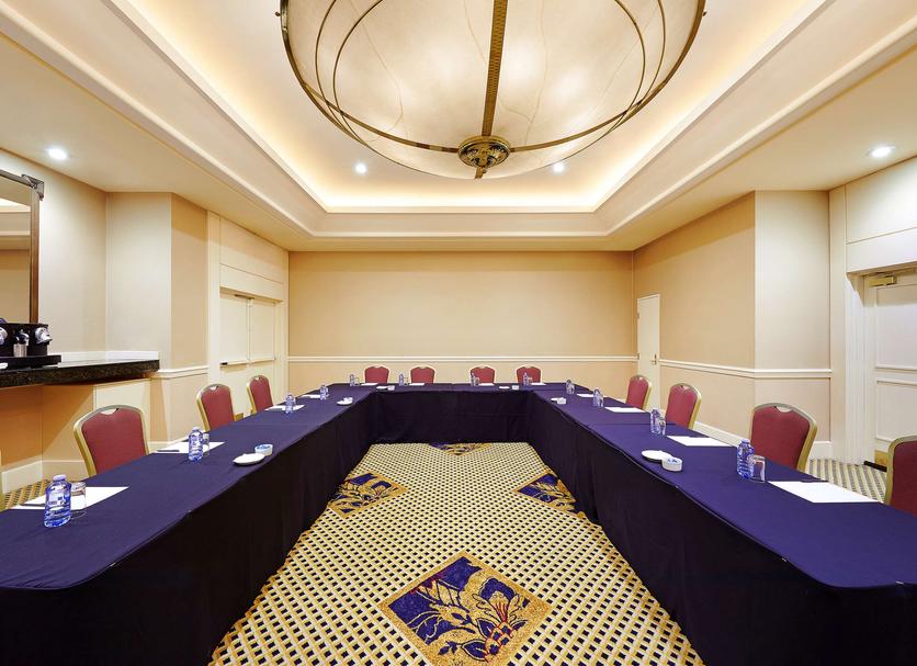 Ruang konferensi Foto