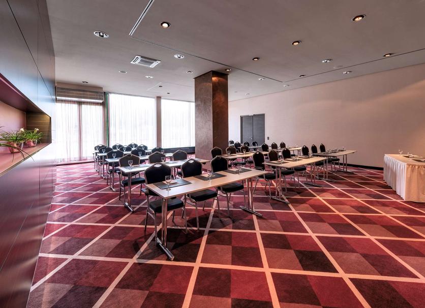 Ruang konferensi Foto
