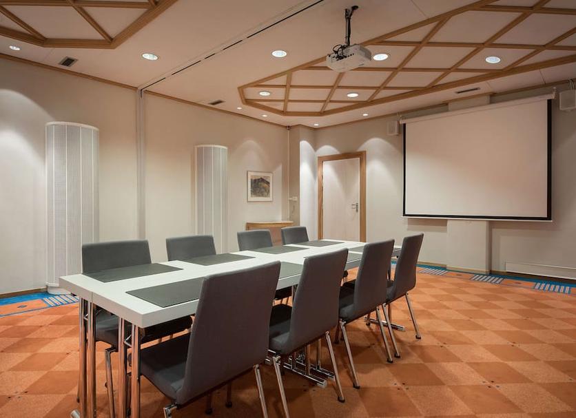 Ruang konferensi Foto