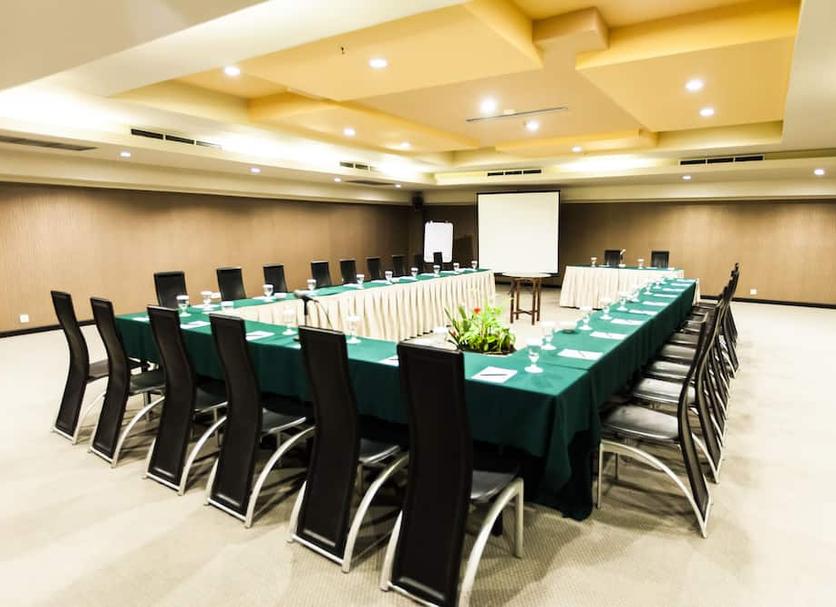 Ruang konferensi Foto