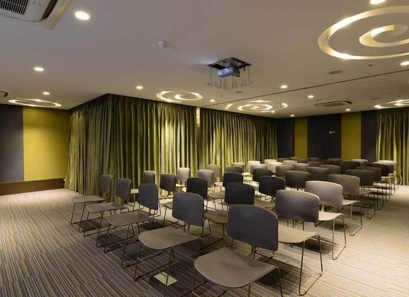 Ruang konferensi Foto