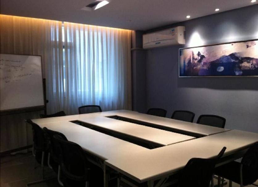 Ruang konferensi Foto