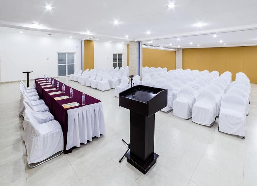 Ruang konferensi Foto