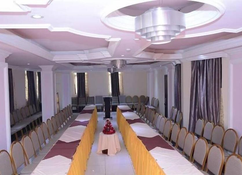 Ruang konferensi Foto
