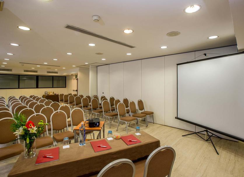 Ruang konferensi Foto