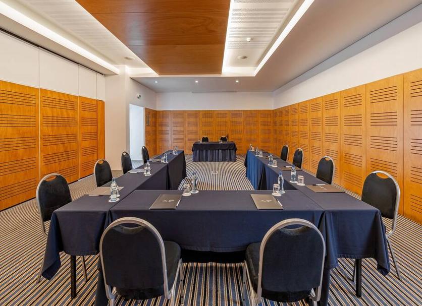 Ruang konferensi Foto