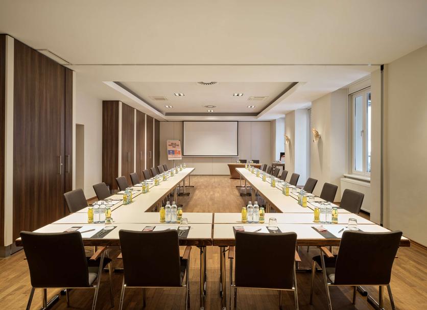 Ruang konferensi Foto