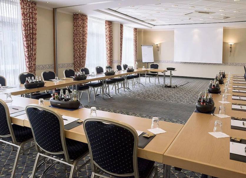 Ruang konferensi Foto